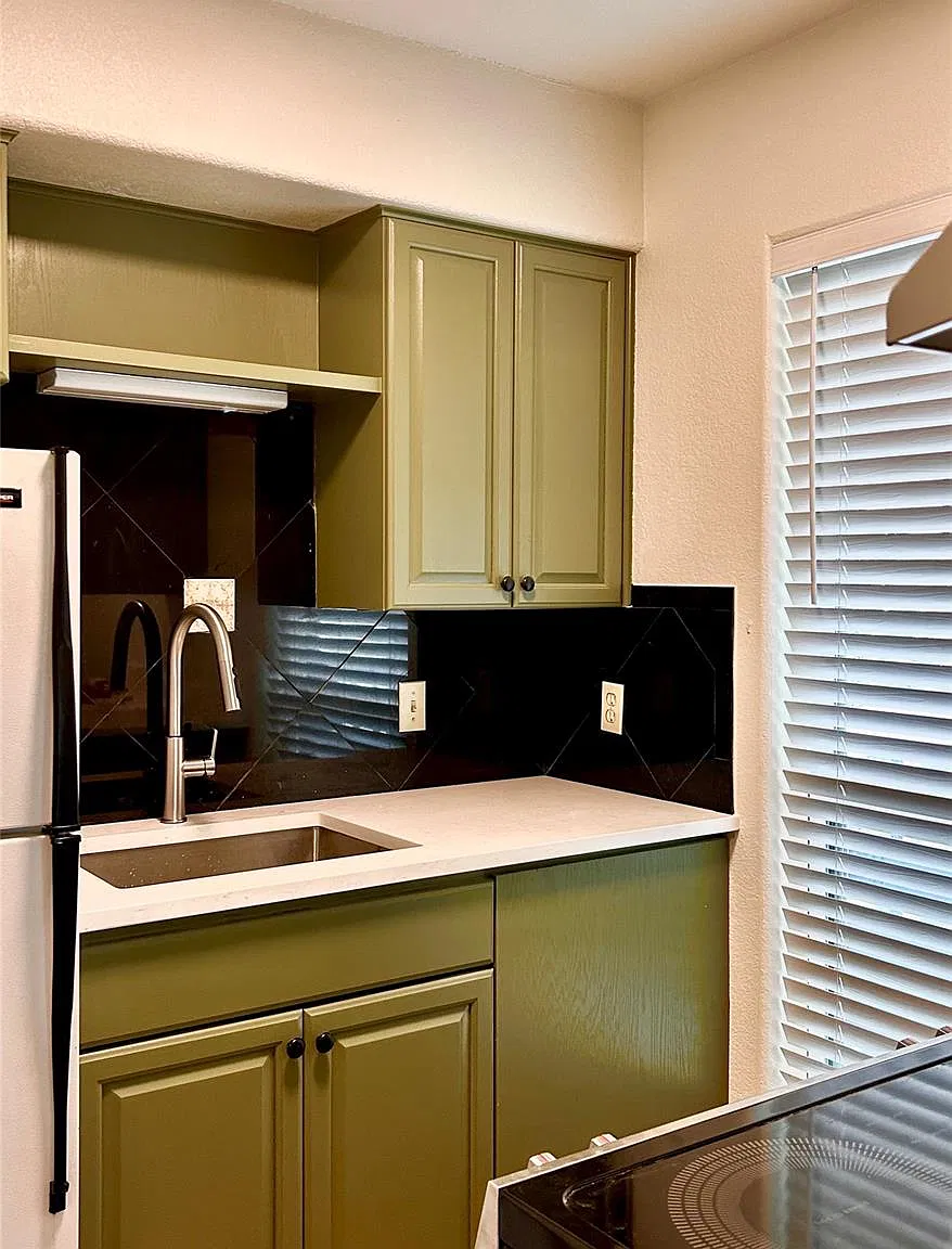 Studio, 1.0 bath, 425 sqft, $1,050 — Photo 4
