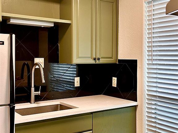 4th image of 112 W 38th St APT 202
