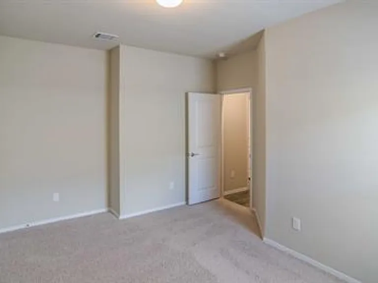 204 Rollingwood Dr — Photo 18