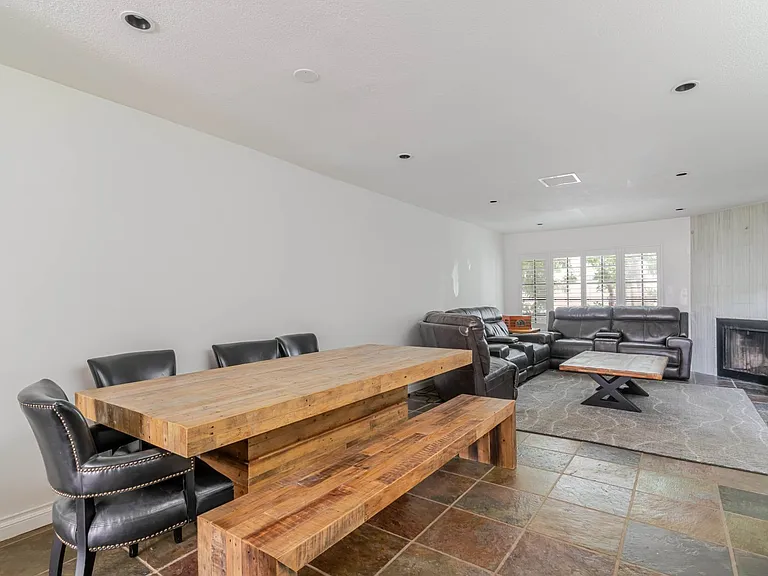 5820 Yolanda Ave #5 — Photo 2