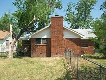 4th image of 2110 Waco St