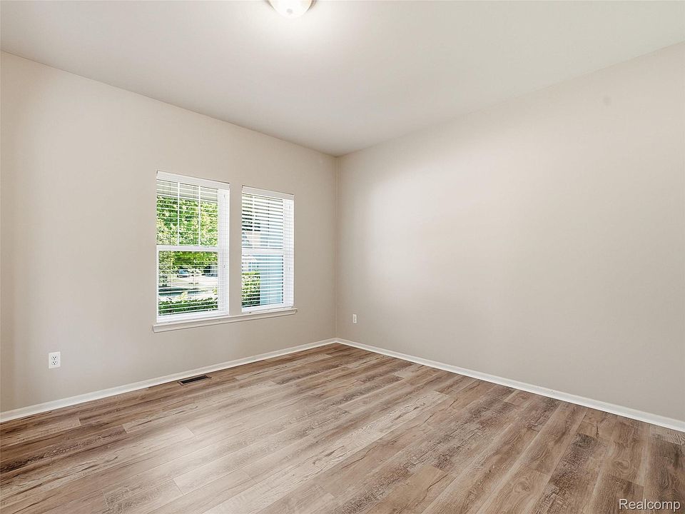 94 Blackberry Dr, photo 9