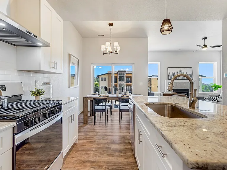 5843 Villa Lorenzo Dr — Photo 9