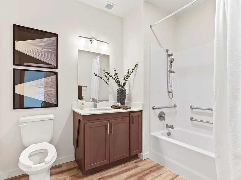 Jen's Pointe Apartment — Photo 17