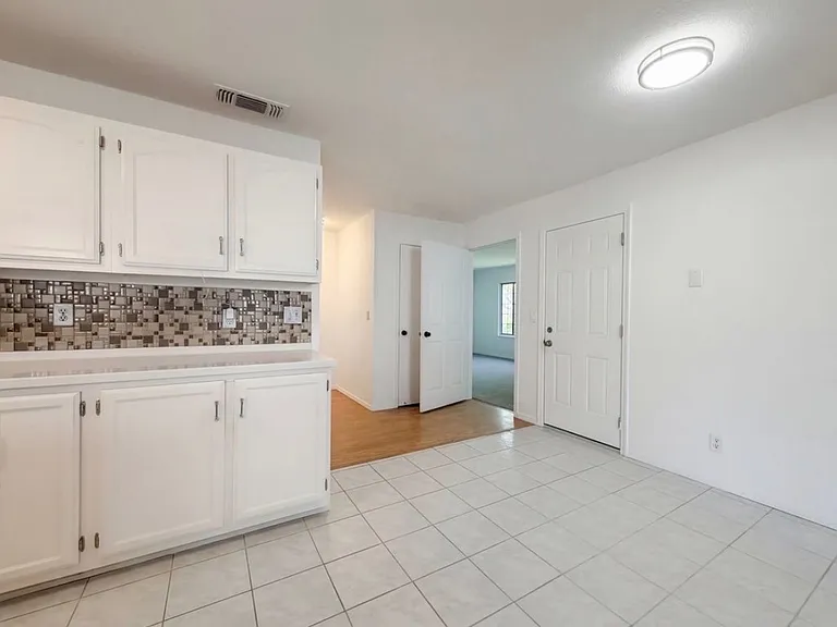 7224 Regard Way — Photo 4