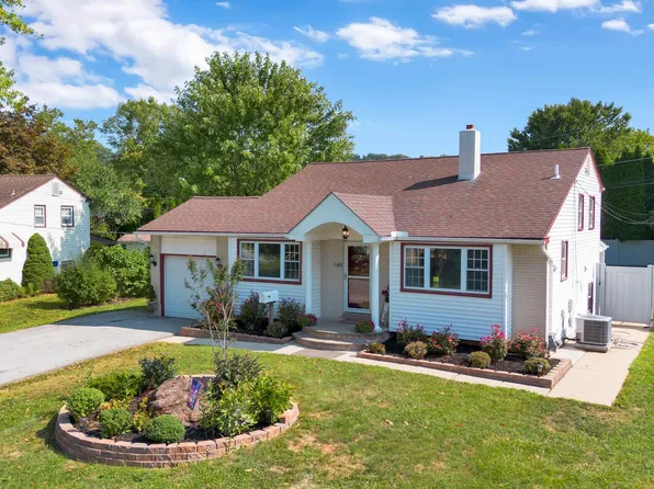 144 Lake Dr, Downingtown, PA 19335