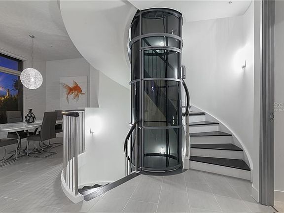 2nd image of 215 Cosmopolitan Ct