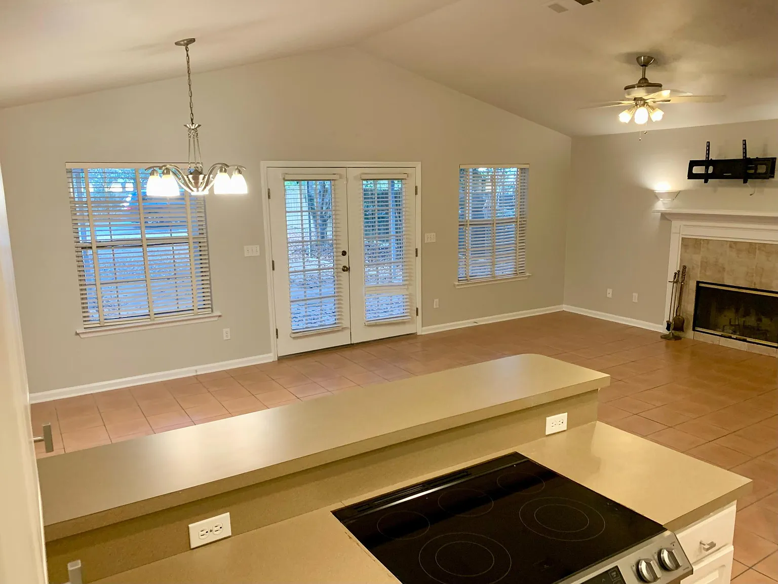 1565 Payne Street — Photo 4