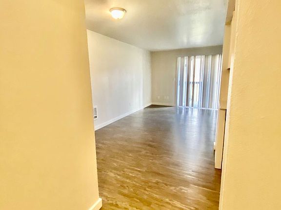 3rd image of 826 Woodford Ave N APT 3