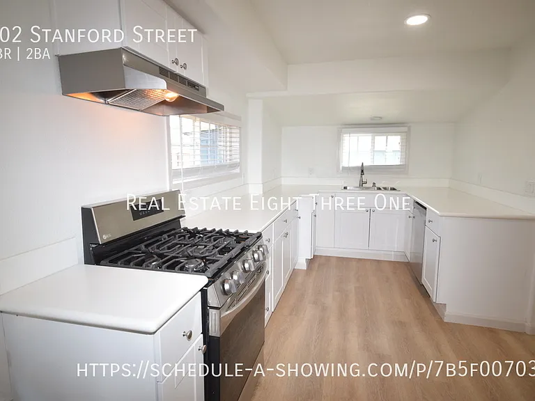 202 Stanford St — Photo 3