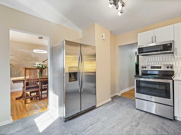 4th image of 257 Hendon Dr NW #Basement
