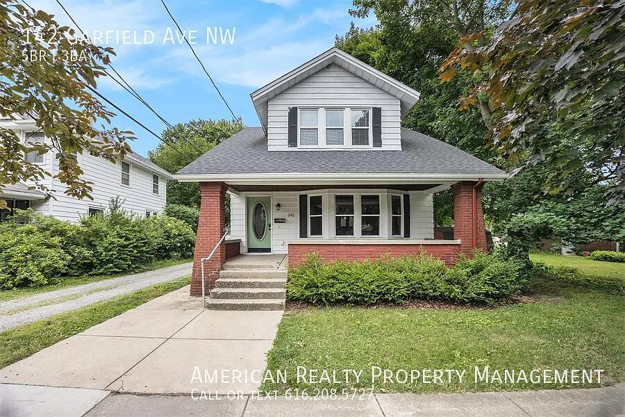 142 Garfield Ave NW photo 1