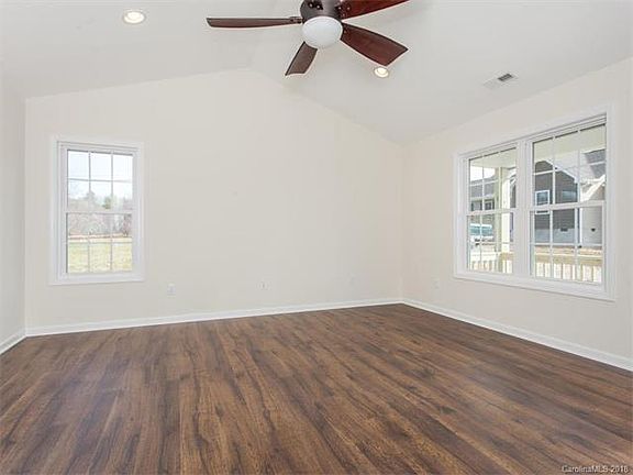 4th image of 34 Trillium Meadows Ln