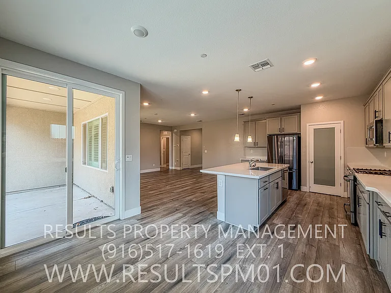 587 River St — Photo 15