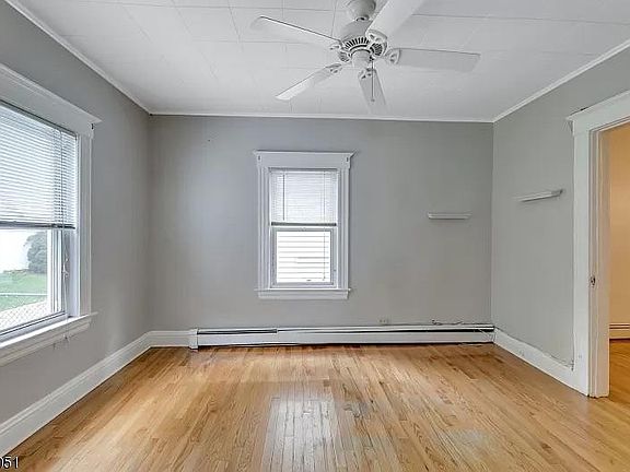Living Room with ceiling fan