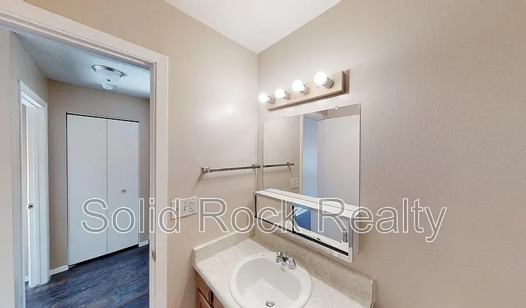 2817 King St #D — Photo 9