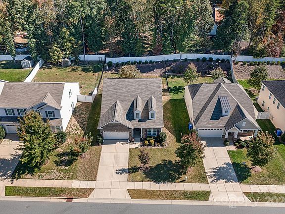 4th image of 115 Paradise Hills Cir