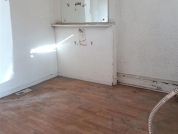 3rd image of 4551 Mary Ave