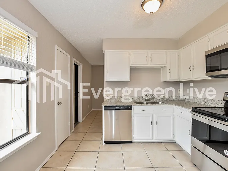 1016 Hunters Glen Dr — Photo 10