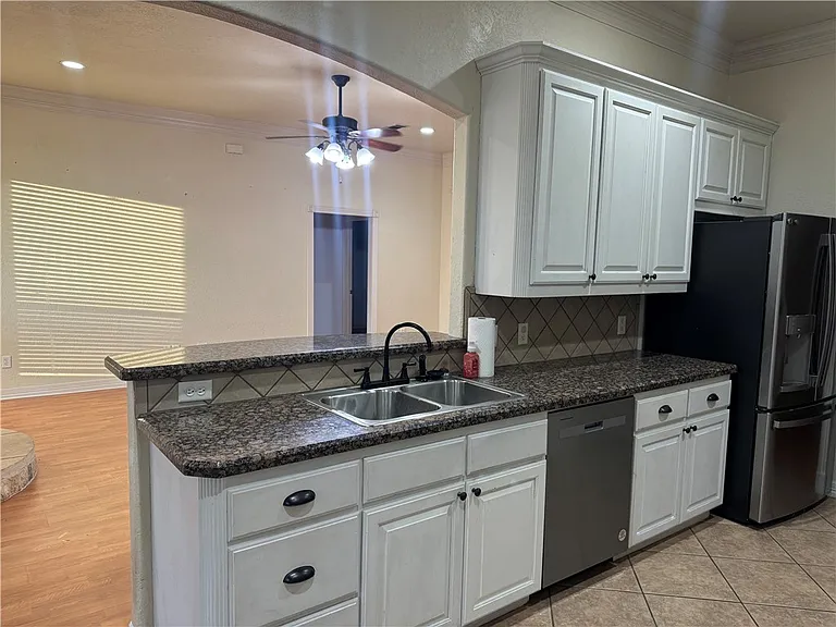 2703 Colony Glen Dr — Photo 8