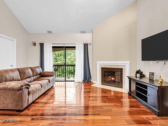 4th image of 212 Sunshine Court #212