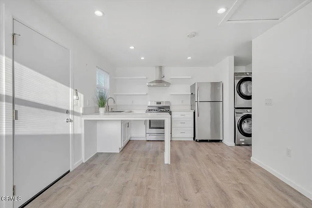 1 bed, 1.0 bath, 450 sqft, $1,950 — Photo 2
