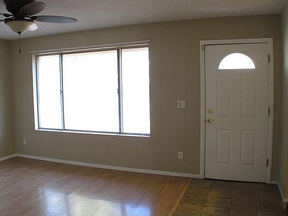 4th image of 684 E Laredo St