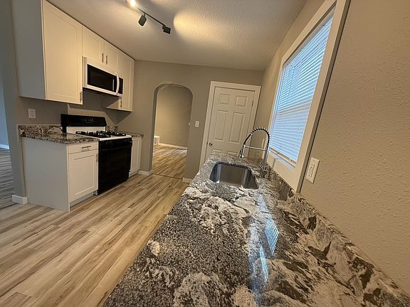 2nd image of 1006 N Hennepin Ave