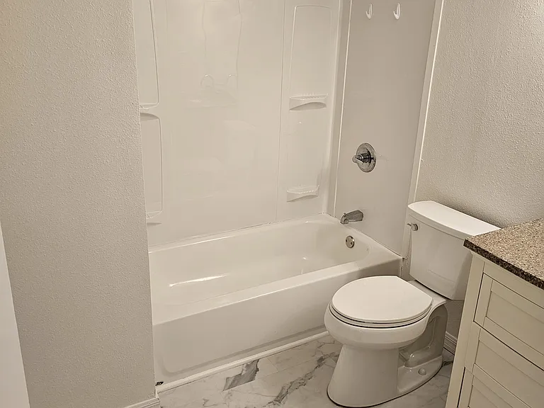 Upstairs guest bath