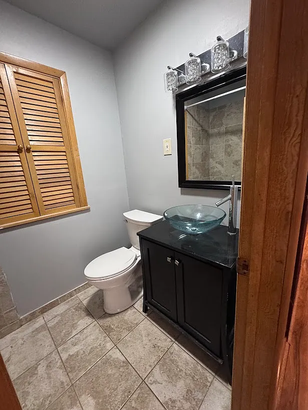 3 bed, 1.5 bath, 1372 sqft, $2,600 — Photo 2