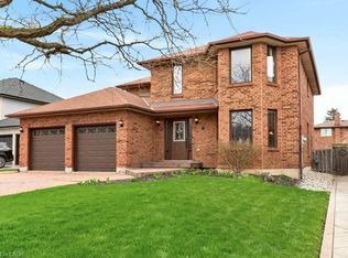 8 Wyvis Ct, Hamilton, ON L8G 4W3