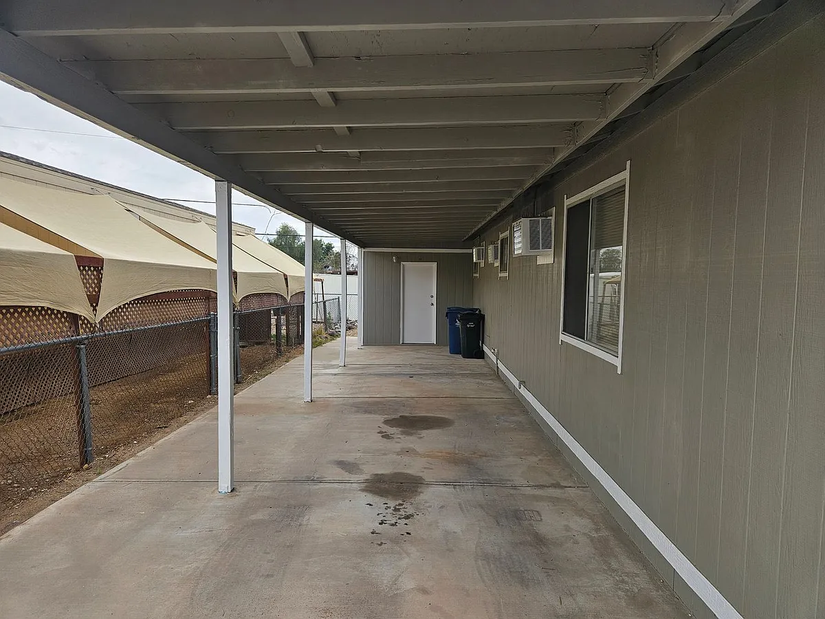 Building Photo - 734 Swan Dr