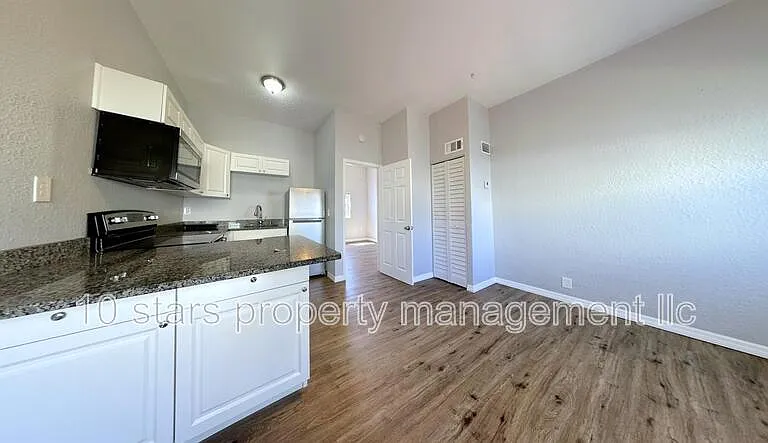 14125 Palm St #4 — Photo 7