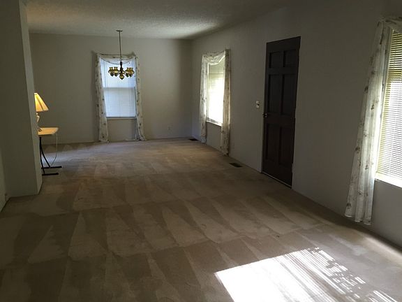 5th image of 8215 Vickery Ave E