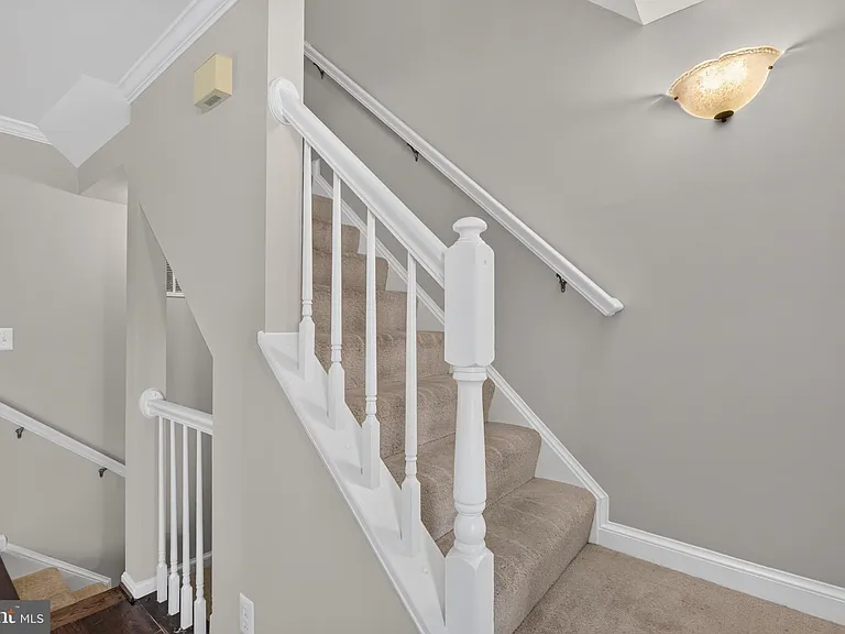 341 S Pickett St — Photo 23