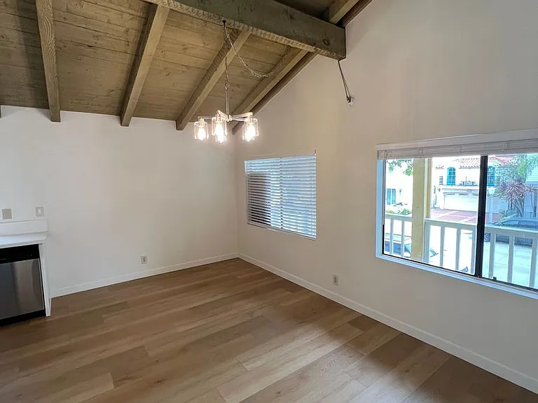 1505 E Balboa Blvd #B — Photo 4