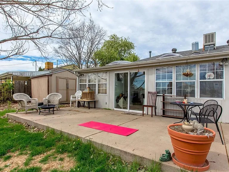 864 S Peterson Way — Photo 5