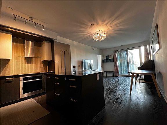 5th image of 3018 Yonge St #603