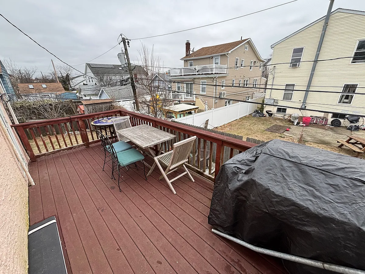 Back Porch - 329 E Chester St #2