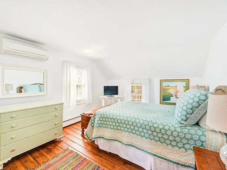 32 Sag Harbor Tpke — Photo 10