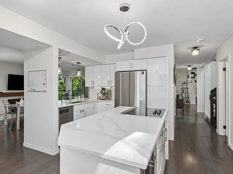 5620 Larson Pl — Photo 12