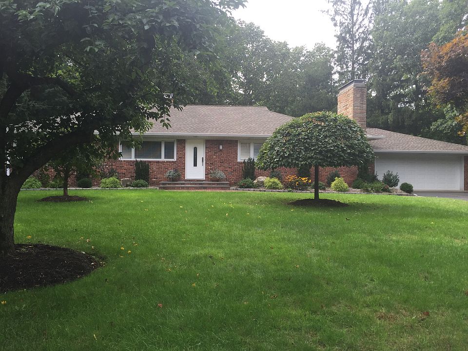 1st image of 8 Hillcrest Ln
