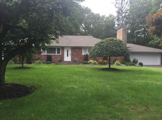 8 Hillcrest Ln, Woodbury, NY 11797