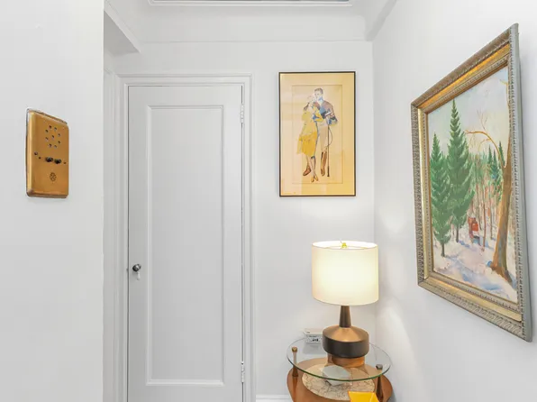 333 East 53rd Street image 7 of 11