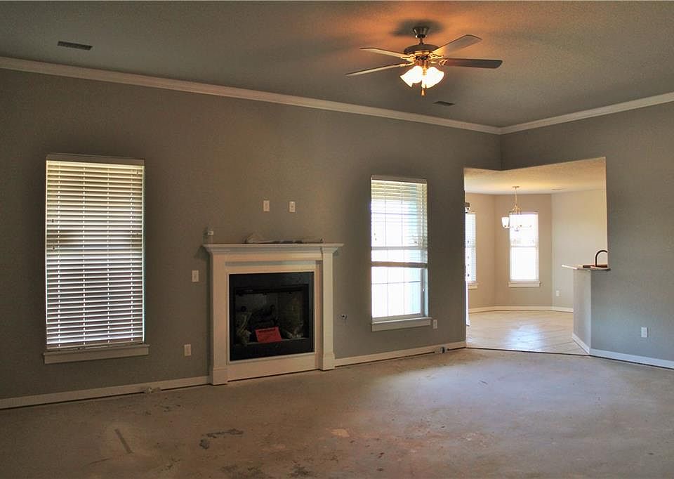 2nd image of 4002 Deerhurst St