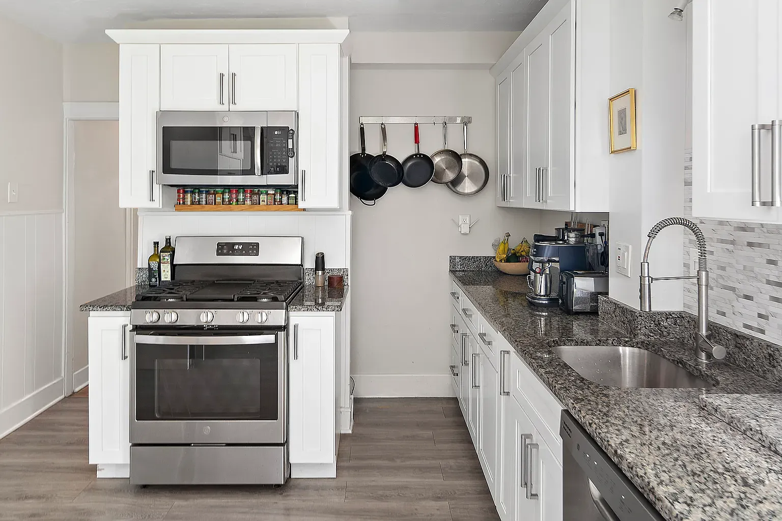 3 bed, 750 sqft, $4,200 — Photo 3