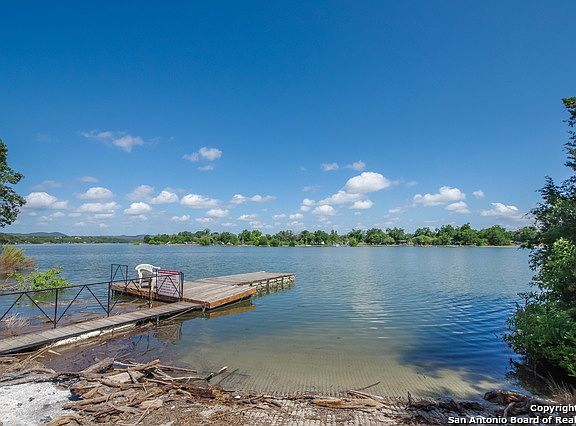 4th image of 677 Lakepark Dr