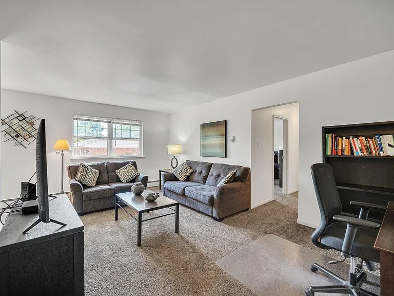 Carlwynne Manor Apartment Homes — Photo 10