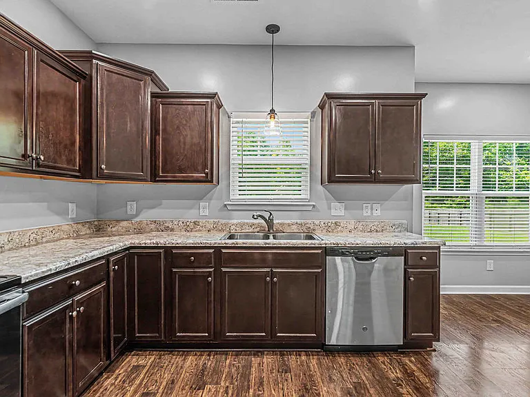 125 Bridgeport Dr — Photo 11
