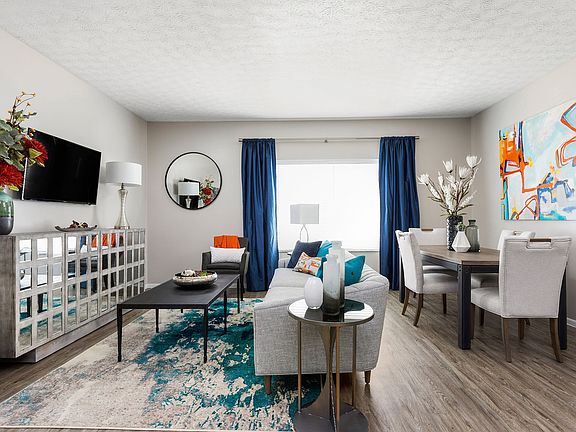 Spacious Living Area - The Commons at Canal Winchester